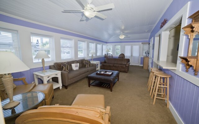 Georgianne Inn & Suites