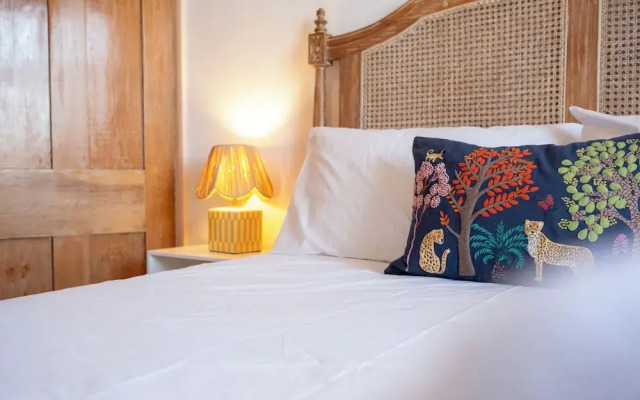 Stylish 2BD with Private Garden & Sauna