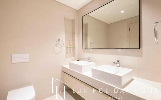 LUX The Marina Vista Beachfront Suite 2