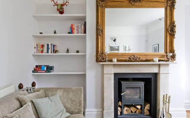 2-bed Apartment Victoria