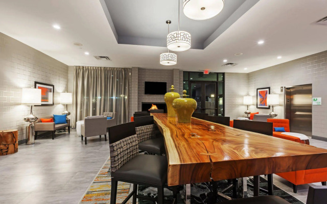 Holiday Inn Houston NE - Bush Airport Area by IHG