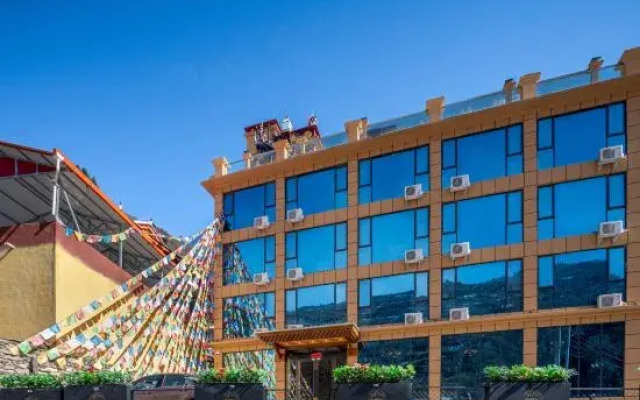 Far Mountain Dream Hotel