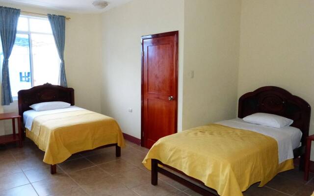 Gloria-Galápagos Inn