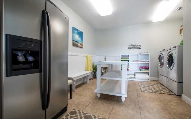 Beachfront Sapphire - Six Bedroom Home