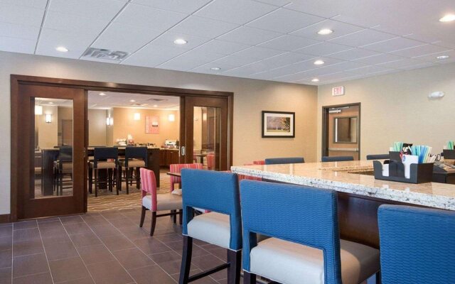 Comfort Suites Bridgeport - Clarksburg