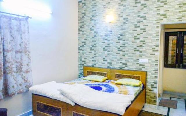 1 BR Guest house in Bhimtal, by GuestHouser (C01D)