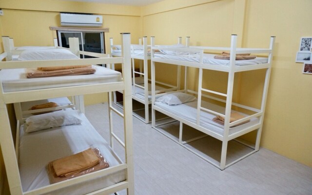 ROOM 218 - Dorm for rent - Adults Only