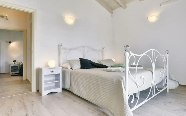 Modern Villa in Pula With Garden