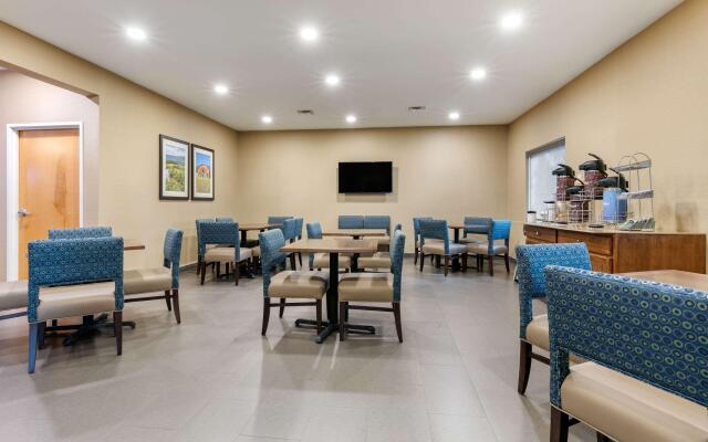 Comfort Suites