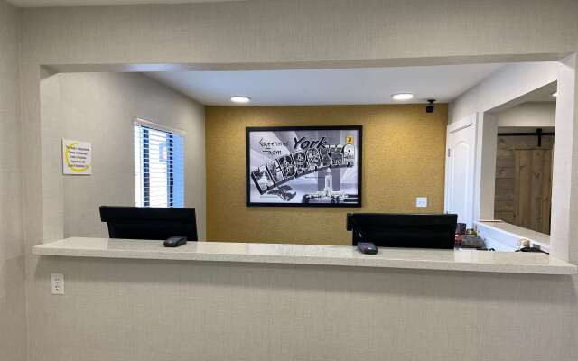 Super 8 by Wyndham York NE