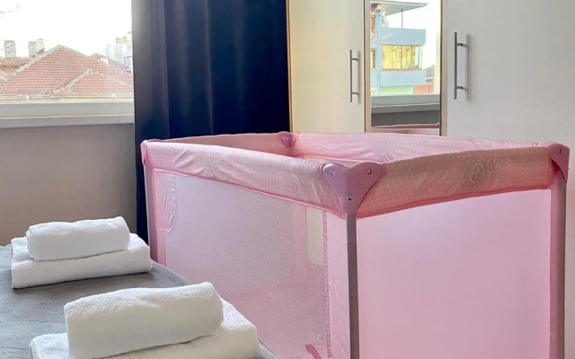 Stylish Top Centre Apartment for 4 guests