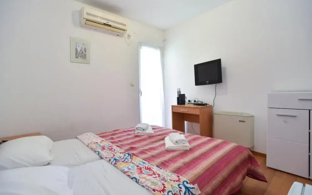 Studio With Balcony 4 min to Beach in Budva