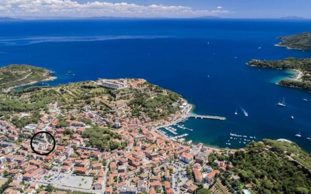 Trilocale Azzurro with small garden-TRILOCALE AZZURRO