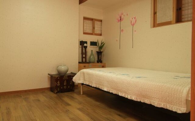 Moon Hanok Guesthouse