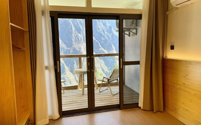 Tiger Leaping Half Way Guest House