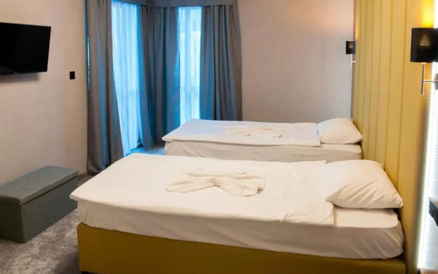 White House Family Hotel