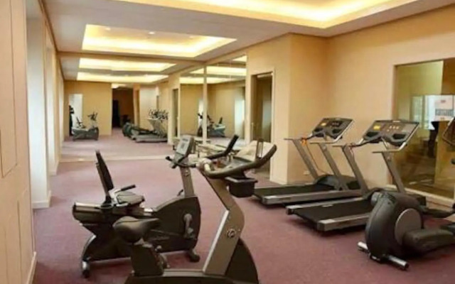 MANDALUYONG 2 Br w 2 Queen, 50HDtv across Shangrila Mall