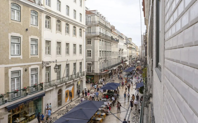 JOIVY Luxurious 2BR Apt w/street view, 2mins to Santa Justa Lift