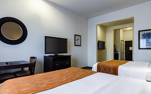 Comfort Inn & Suites Lawrence - University Area
