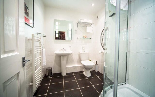 Plas Dinas Country House
