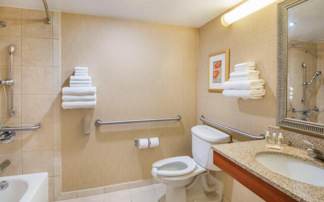 Holiday Inn Hotel & Suites Cincinnati - Eastgate, an IHG Hotel