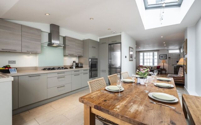 The Stunning Kenway Road House - AJE