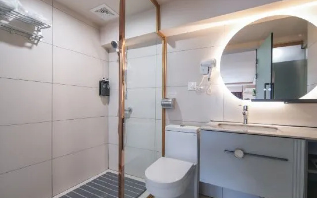 Cloud Cloud House Hotel (Chongqing Longhu Times Tianjie Branch)