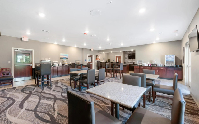 Cobblestone Hotel & Suites - Urbana