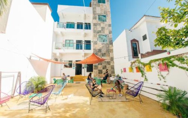 The Mermaid Hostel Beach - Adults Only