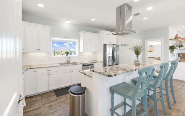 Ocean Views Optional Golf Cart Sleeps 14