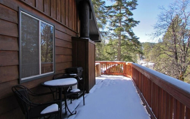 063 JB's Pinecone Lodge Home