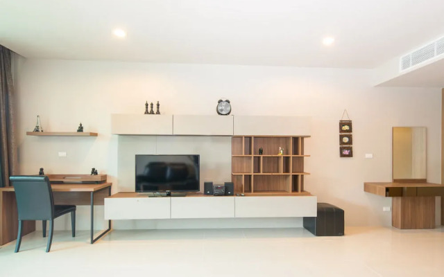 Seaview modern Apartment at Karon Hill
