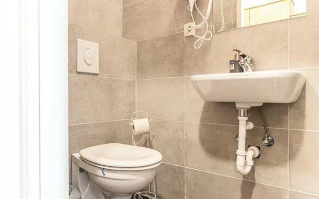 Cozy 1BR Apt Next to Schöpfwerk Station