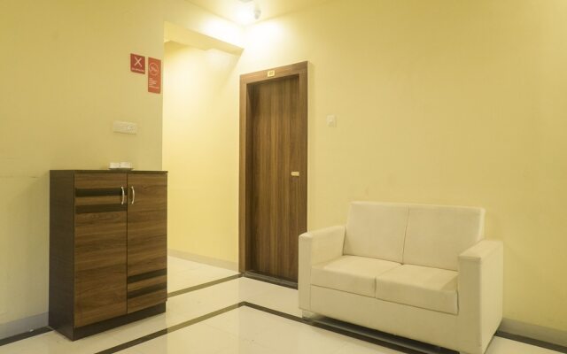 OYO 11597 Aditi Executive