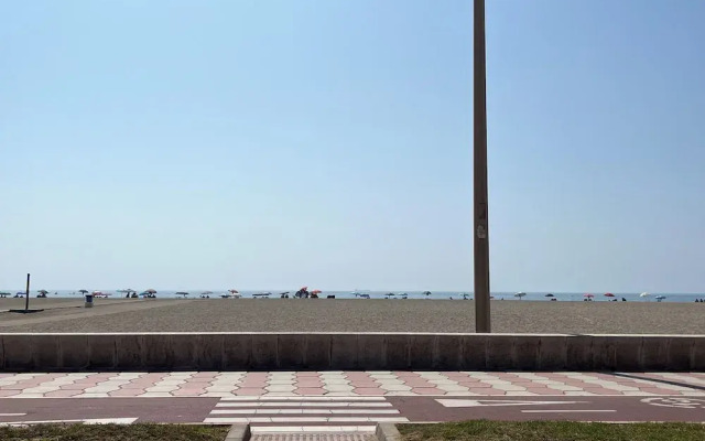 Lovely 2 Bedroom Apartment Near the Beach