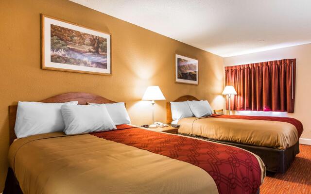 Econo Lodge Inn & Suites