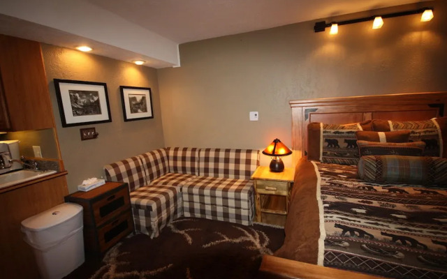 Four O'clock Lodge B05