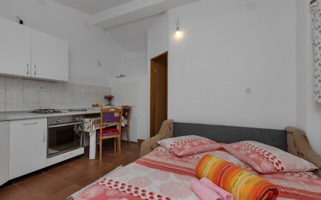 Apartments Robinzon Milivoj