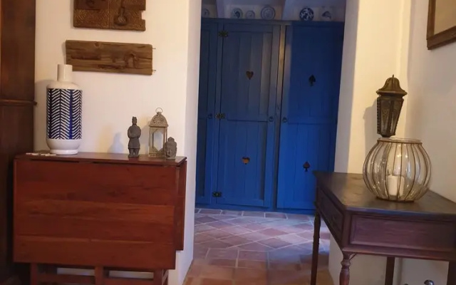 Restored 2 Bedroom Farmhouse - Aircon Wifi Plunge Pool