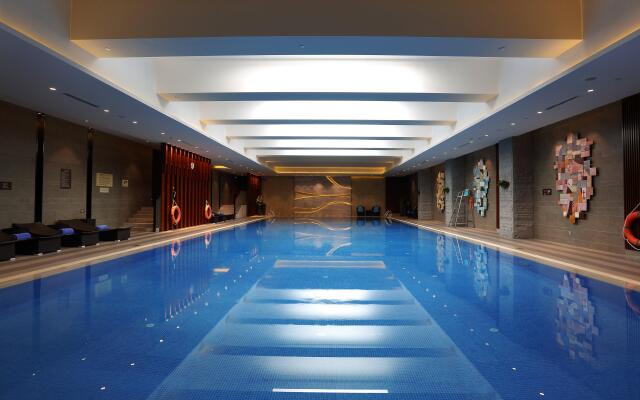 HUALUXE Hotels & Resorts Yangjiang City Center