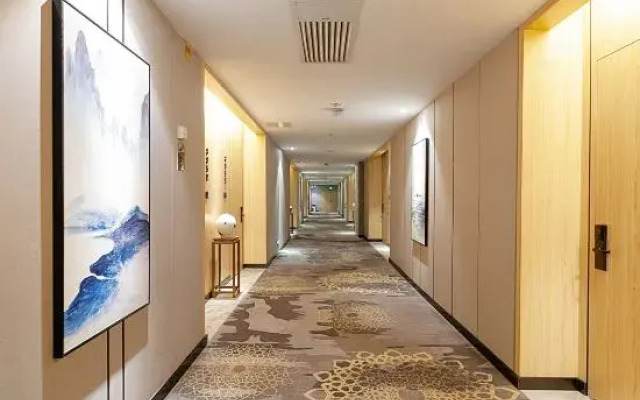 Mousi Light Luxury Hotel