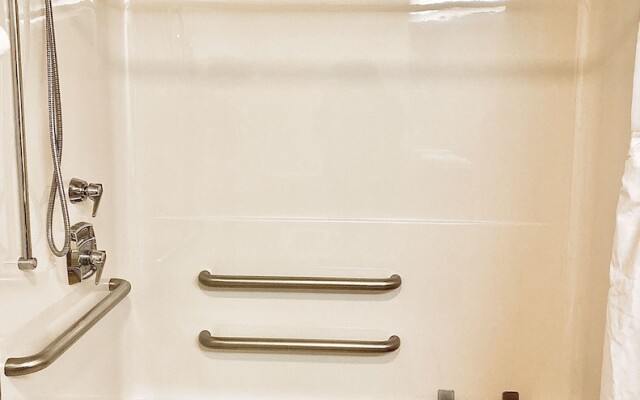 Quality Inn & Suites Atlantic Beach Hotel