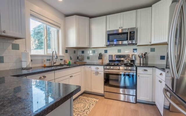 Four Seasons #4 - 2 Br Condo