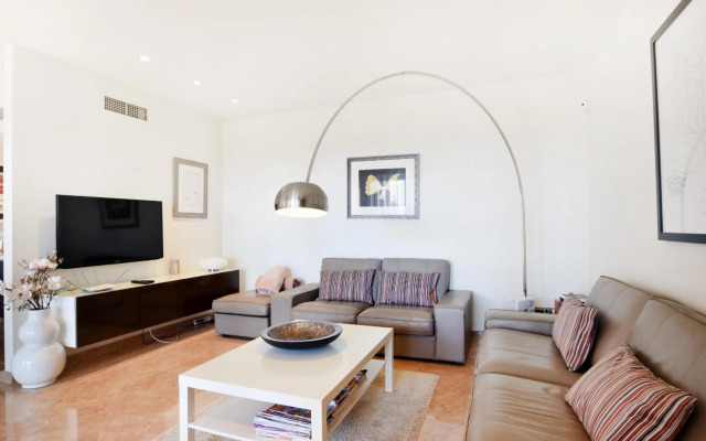 Alzaro 0-4 DELUXE SEA VIEW 2B