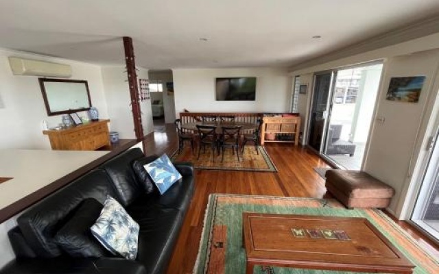 32 Barra Crescent, Coolum Beach. Bond 500, FOXTEL, WIFI, Linen Supplied – Guest Rooms – Coolum Beach