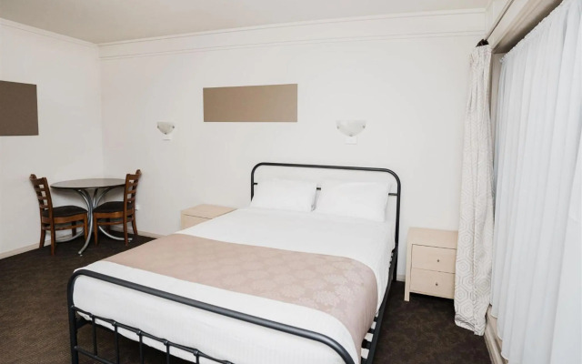 Hurley's Bar & Bistro