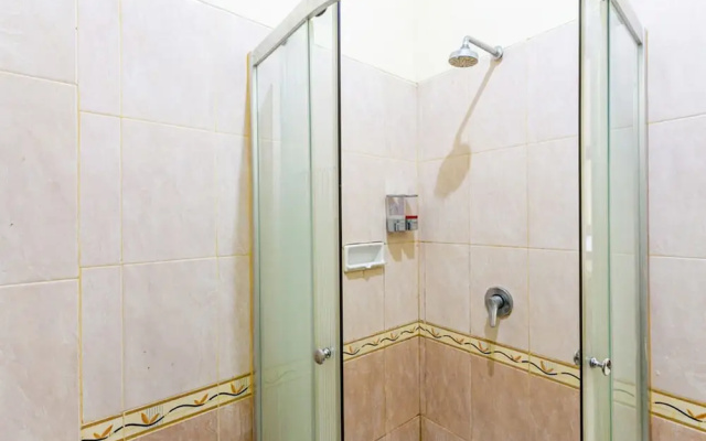 RedDoorz Plus near Alun Alun Karanganyar