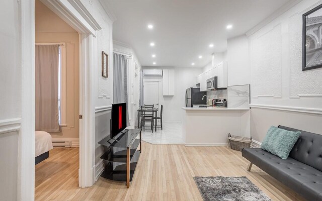 Cozy and Best 4bedr in the of MTL Free Parking
