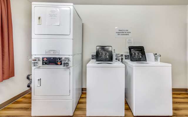 Motel 6 Roseburg, OR