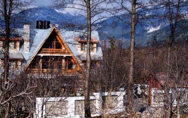Orchard House by Aamod